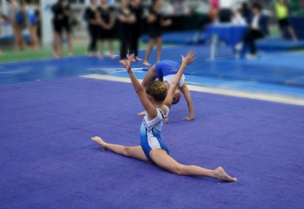 Gimnastas del Centro Gimnástico Paysandú entrenando